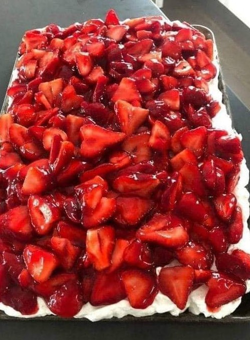 Strawberry Cream Cheese Icebox Cake Recipe - TINSUF