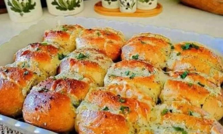 Garlic Parmesan Pull-Apart Rolls For more recipes click here Thank you for follow me on facebook.