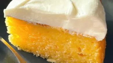 Delightful Lemon Cake with Creamy Frosting