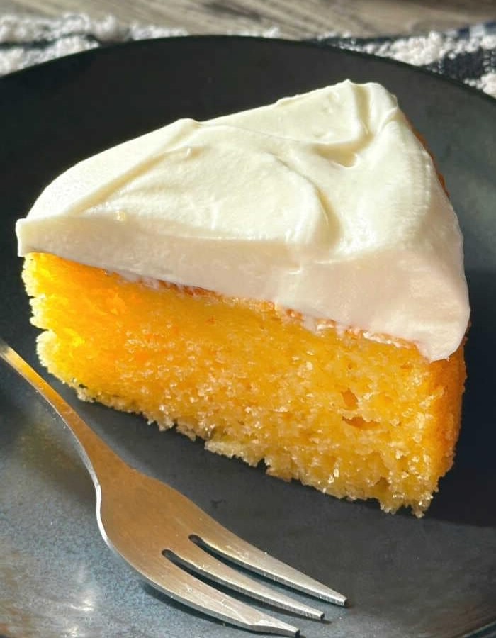 Delightful Lemon Cake with Creamy Frosting