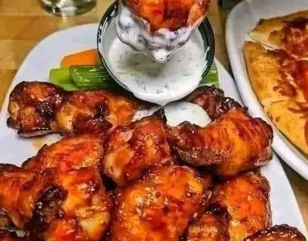 Delicious Buffalo Wings with Creamy Ranch Dip