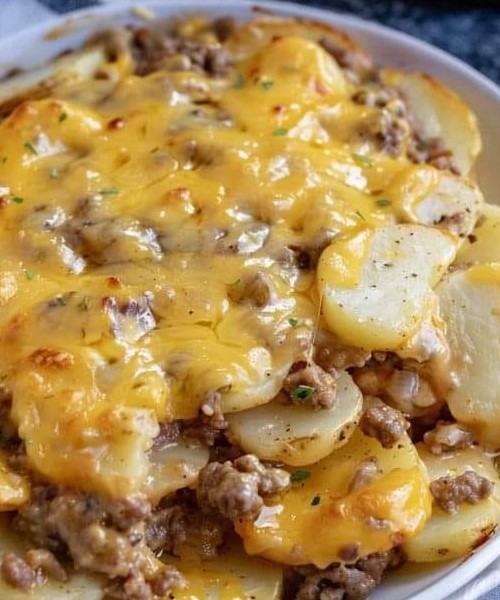 Cheesy Potato and Ground Beef Casserole