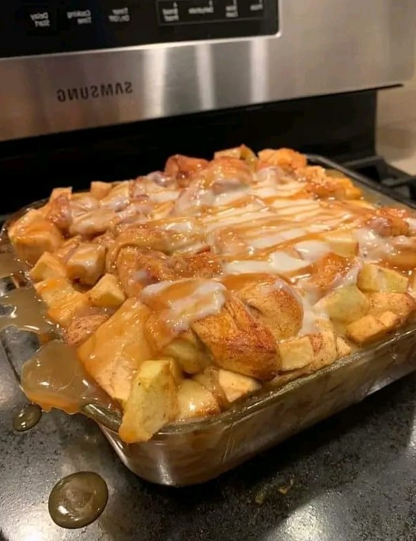 Apple Cinnamon Bread Pudding with Caramel Sauce