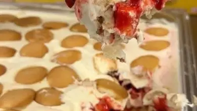 Ingredients For the Layers 2 boxes vanilla wafers 6 to 8 bananas, sliced 1 container fresh strawberries, chopped For the Pudding Mixture