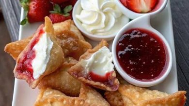 Deep-Fried Strawberry Cheesecake Stuffed Wonton Bites