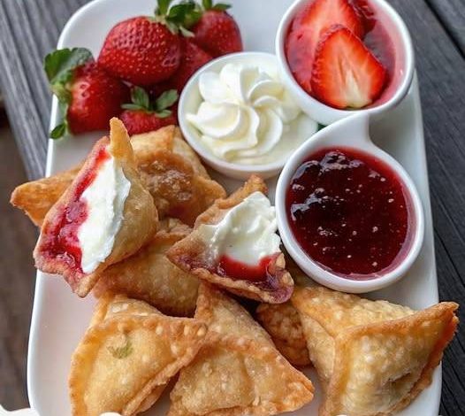 Deep-Fried Strawberry Cheesecake Stuffed Wonton Bites