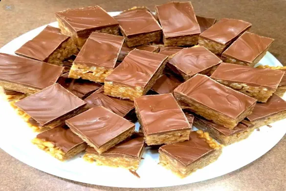Chewy Snickers Brownies – fudgy chocolate brownies with Snickers candy bars, caramel, and peanuts