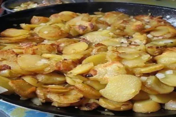Fried Potatoes and Onions Recipe – Crispy & Golden
