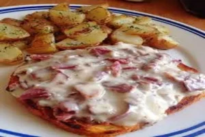 Creamed Chipped Beef on Toast – Classic Comfort Food Recipe